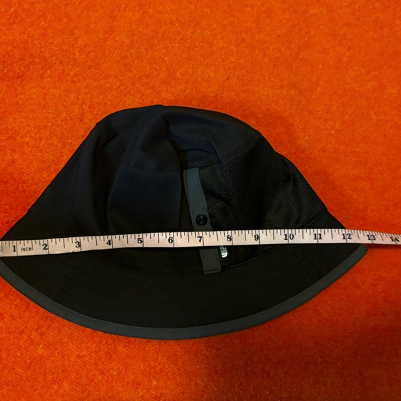 The North Face unisex black and gray mesh pocket reversible bucket hat NWT - Picture 13 of 14